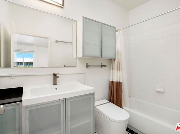 4567 Lexington Avenue 106, Los Angeles CA 90029