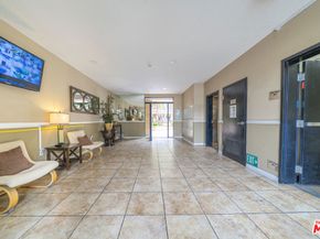 1401 S St Andrews Place 201, Los Angeles CA 90019