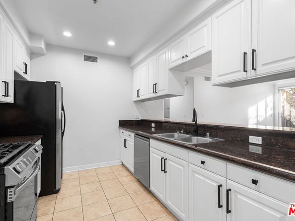 1401 S St Andrews Place 201, Los Angeles CA 90019