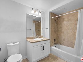 1401 S St Andrews Place 201, Los Angeles CA 90019