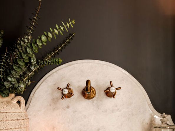 18875 Pasadero Drive, Tarzana CA 91356