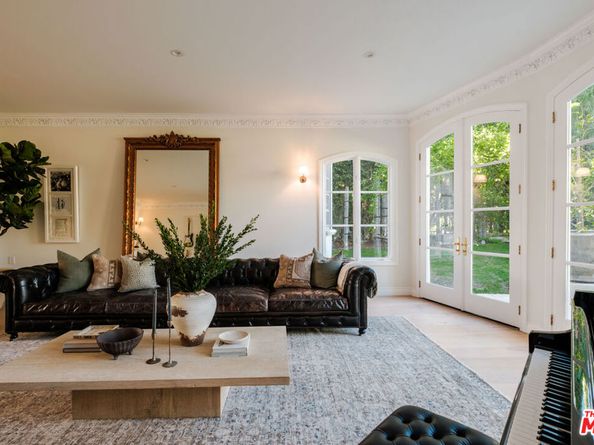 18875 Pasadero Drive, Tarzana CA 91356