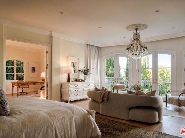 18875 Pasadero Drive, Tarzana CA 91356