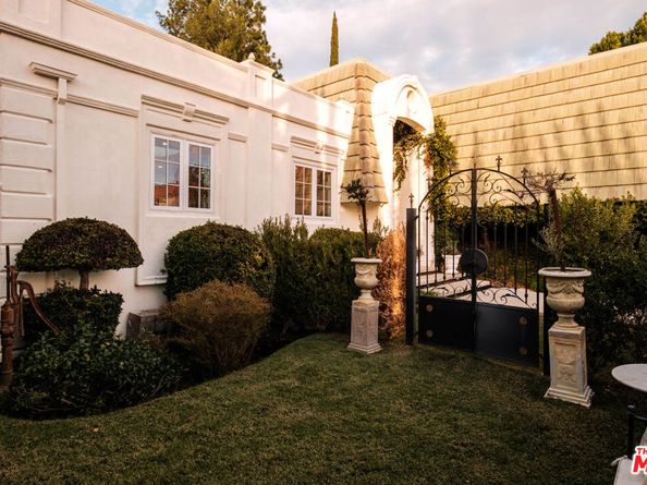 18875 Pasadero Drive, Tarzana CA 91356