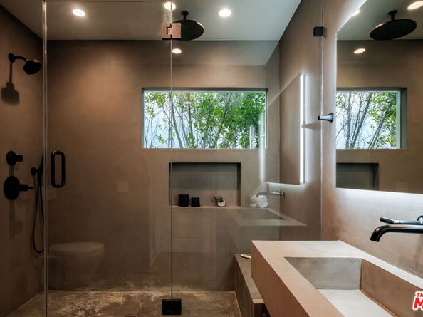 18875 Pasadero Drive, Tarzana CA 91356