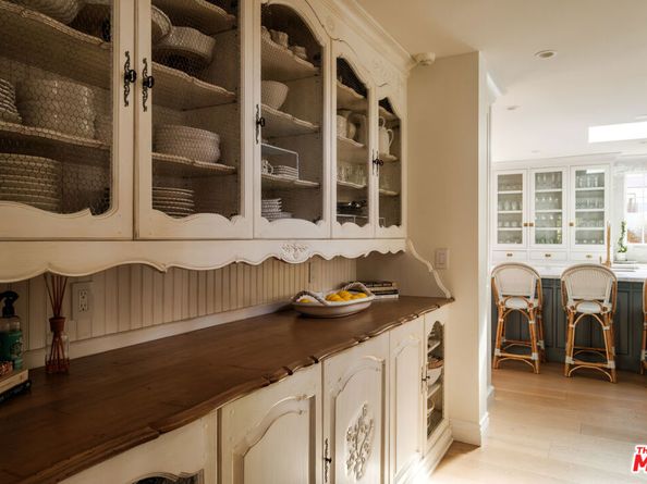 18875 Pasadero Drive, Tarzana CA 91356