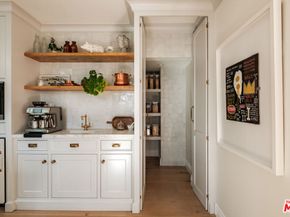 18875 Pasadero Drive, Tarzana CA 91356