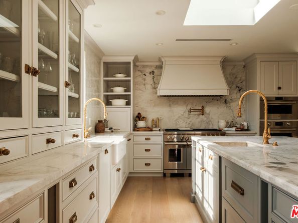 18875 Pasadero Drive, Tarzana CA 91356