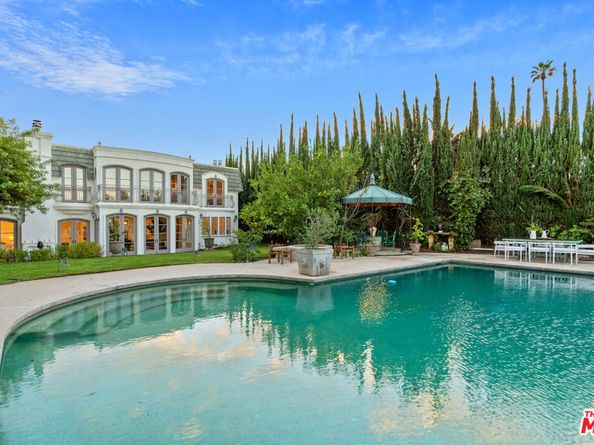 18875 Pasadero Drive, Tarzana CA 91356