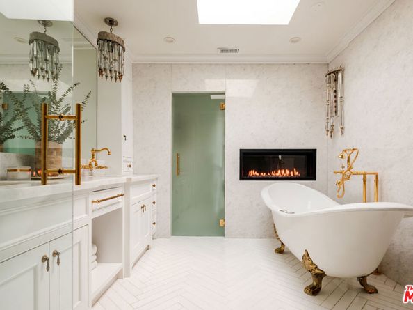 18875 Pasadero Drive, Tarzana CA 91356