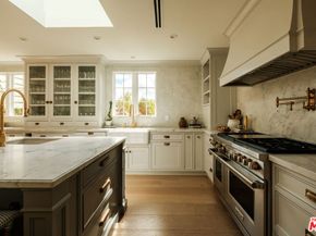 18875 Pasadero Drive, Tarzana CA 91356