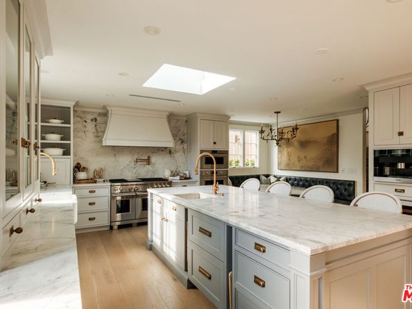 18875 Pasadero Drive, Tarzana CA 91356