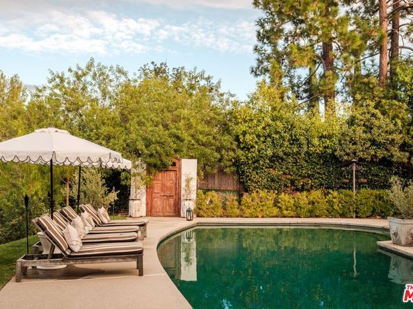 18875 Pasadero Drive, Tarzana CA 91356