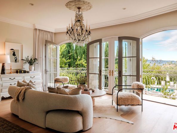 18875 Pasadero Drive, Tarzana CA 91356