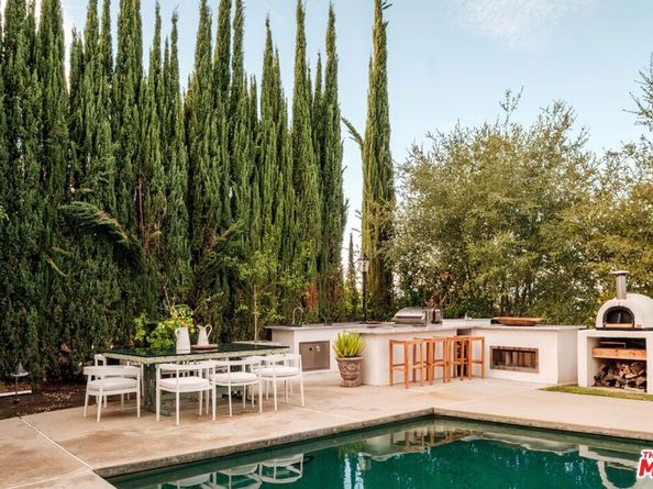 18875 Pasadero Drive, Tarzana CA 91356