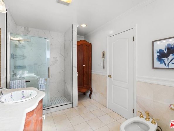 800 S Bronson Avenue, Los Angeles CA 90005