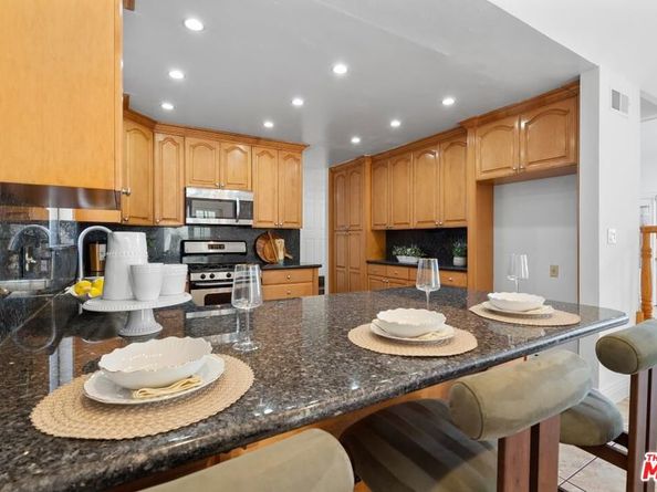 800 S Bronson Avenue, Los Angeles CA 90005