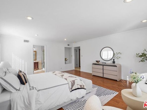 800 S Bronson Avenue, Los Angeles CA 90005