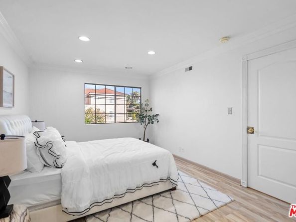 800 S Bronson Avenue, Los Angeles CA 90005