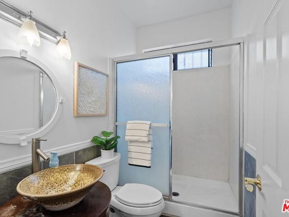 800 S Bronson Avenue, Los Angeles CA 90005