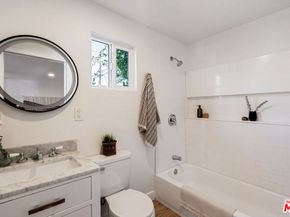 5748 7th Avenue, Los Angeles CA 90043