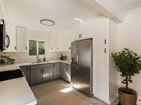 5748 7th Avenue, Los Angeles CA 90043
