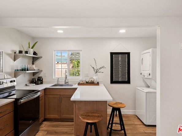 5748 7th Avenue, Los Angeles CA 90043