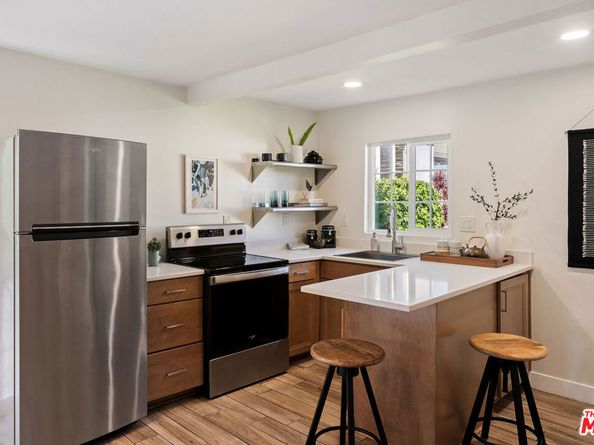5748 7th Avenue, Los Angeles CA 90043
