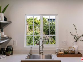 5748 7th Avenue, Los Angeles CA 90043