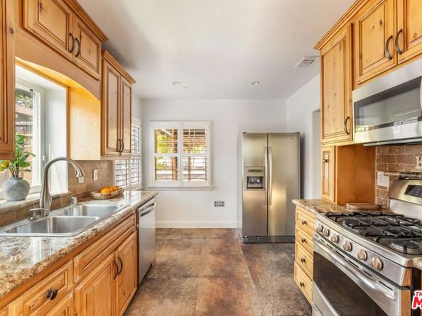 4940 Arcola Avenue, North Hollywood CA 91601