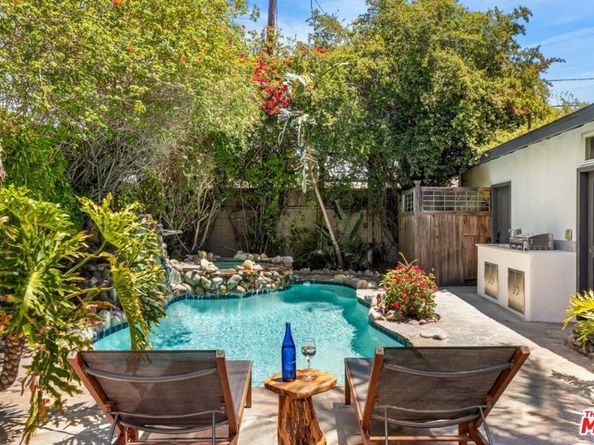 4940 Arcola Avenue, North Hollywood CA 91601