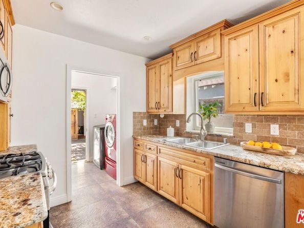 4940 Arcola Avenue, North Hollywood CA 91601