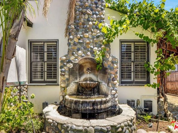 4940 Arcola Avenue, North Hollywood CA 91601