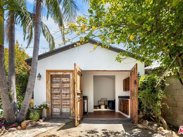 4940 Arcola Avenue, North Hollywood CA 91601