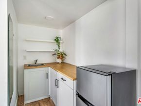 6567 5th Avenue, Los Angeles CA 90043