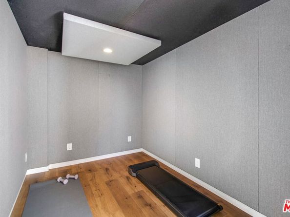 6567 5th Avenue, Los Angeles CA 90043