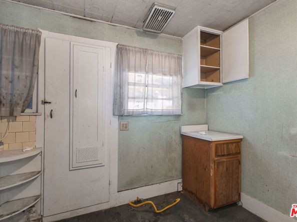 6541 Regent Street, Huntington Park CA 90255