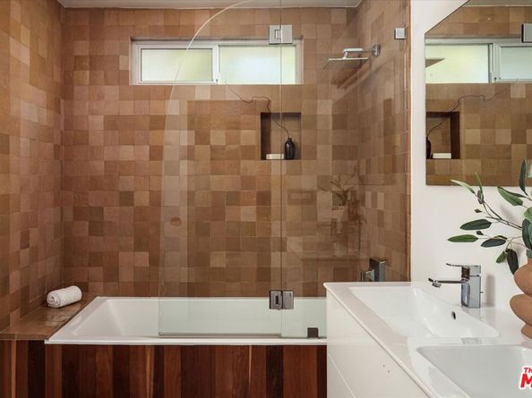 4209 Clayton Avenue, Los Angeles CA 90027