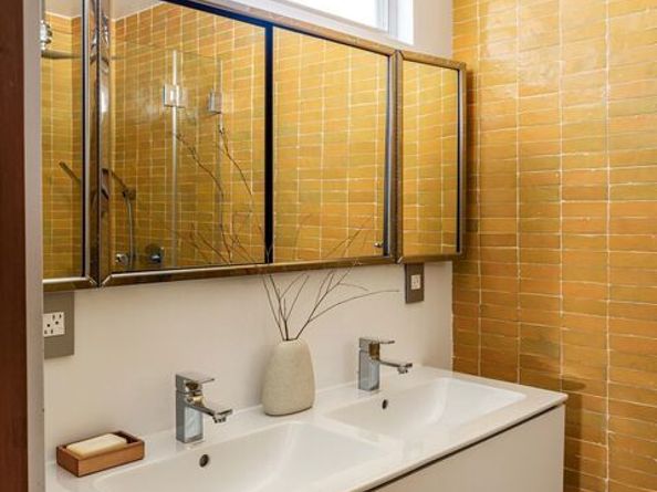 4209 Clayton Avenue, Los Angeles CA 90027