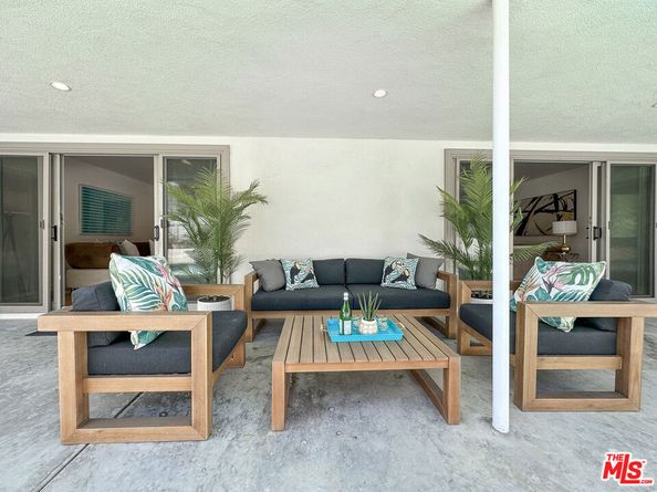 5810 S Halm Avenue, Los Angeles CA 90056