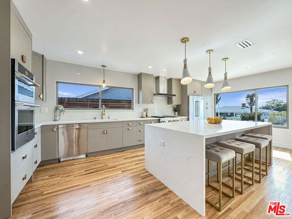 5810 S Halm Avenue, Los Angeles CA 90056