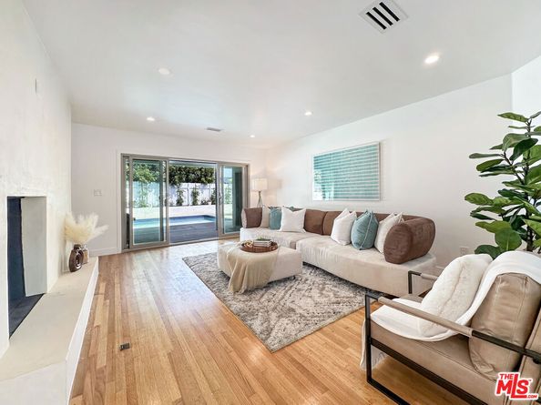 5810 S Halm Avenue, Los Angeles CA 90056