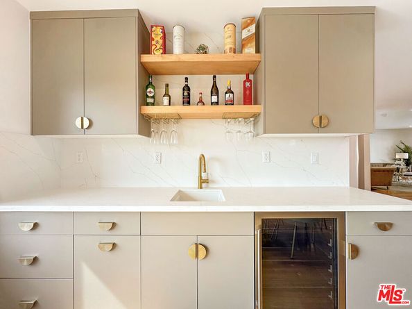 5810 S Halm Avenue, Los Angeles CA 90056