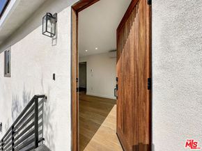 5810 S Halm Avenue, Los Angeles CA 90056