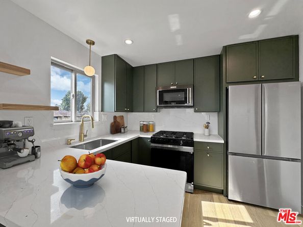 5810 S Halm Avenue, Los Angeles CA 90056