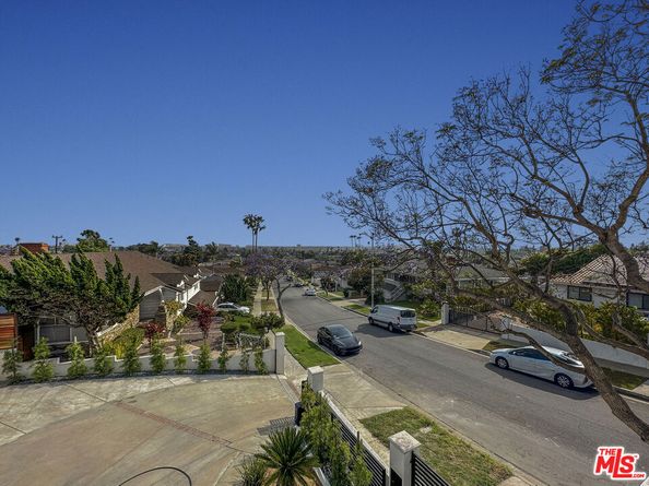 5810 S Halm Avenue, Los Angeles CA 90056