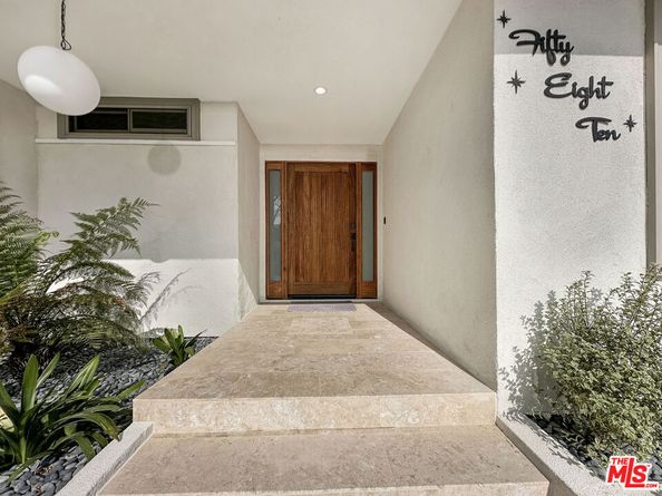 5810 S Halm Avenue, Los Angeles CA 90056