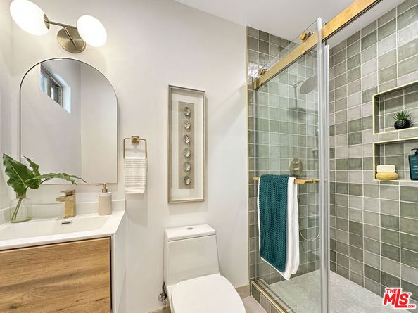 5810 S Halm Avenue, Los Angeles CA 90056