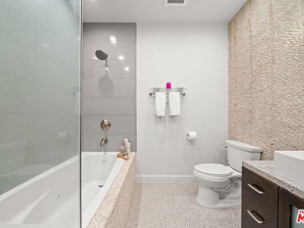 11822 Goshen Avenue 301, Los Angeles CA 90049