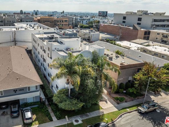 11822 Goshen Avenue 301, Los Angeles CA 90049